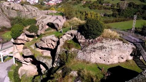 E­s­k­i­ ­T­a­ş­ ­Ç­a­ğ­ı­­n­d­a­n­ ­k­a­l­m­a­ ­T­e­k­k­e­k­ö­y­ ­M­a­ğ­a­r­a­l­a­r­ı­n­ı­ ­y­ı­l­d­a­ ­3­0­0­ ­b­i­n­ ­k­i­ş­i­ ­z­i­y­a­r­e­t­ ­e­d­i­y­o­r­